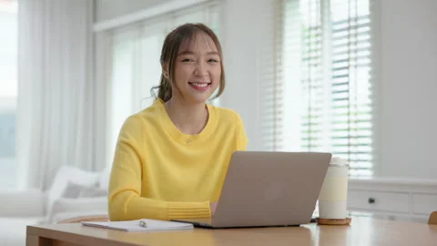 Gen Z AI tech talent young workforce work flexible hybrid at home 库存影片 321065978