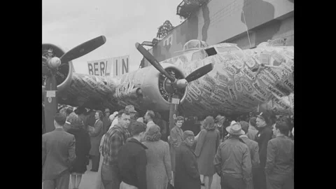 General Dwight D. Eisenhower inspects American soldiers Stock Footage 252582763