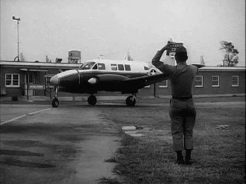 General Herbert Powell discusses how the United States Army trains its soldiers Stock Footage 75324433