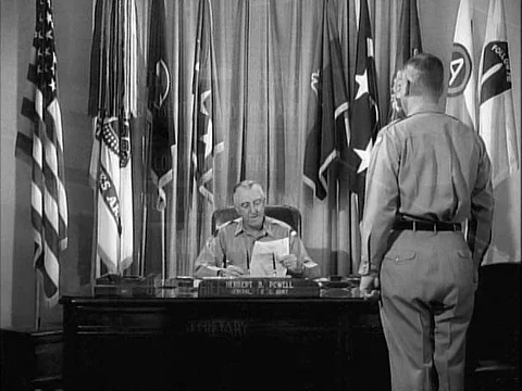 General Herbert Powell discusses how the United States Army trains its soldiers 動画素材 75324438