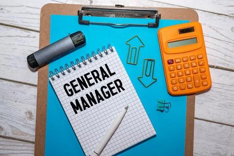GENERAL MANAGER text on a notebook with pen, folder on a chart background. Foto stock