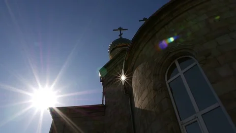 General plan is the dome cross sun of the Russian Orthodox Church Vídeos de archivo 80648359