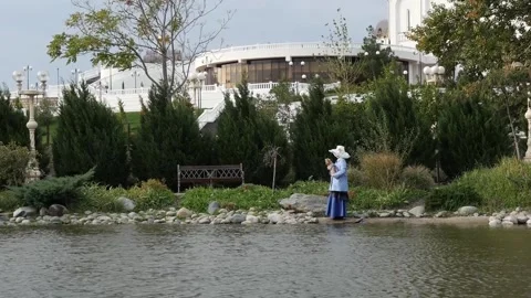 General plan of a girl in vintage clothes in the Park 스톡 동영상 142902653