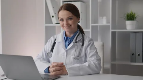 A general practitioner develops an individual approach to each patient, using 動画素材 279218625
