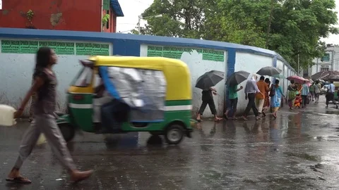 General scene of a rainy road Vídeos de archivo 77664932