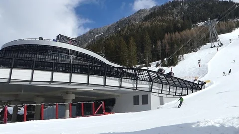 GENERAL SKIERS Stock Footage 121859241