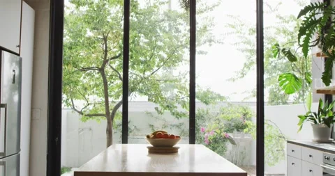 General view of empty kitchen with fruit on table Video stock 194795308