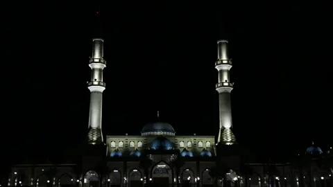 General view of the mosque at night 库存影片 301019440