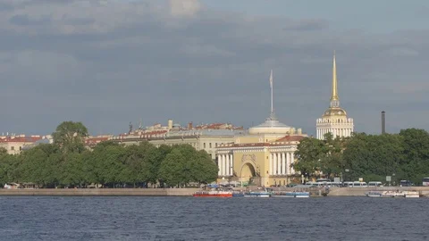 General view of the Neva river and the Admiralty - St Petersburg, Russia Видео 81227669