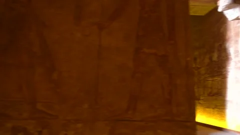 General view of the sculptures inside the temple of Abu Simbel Vídeo Stock 142157223