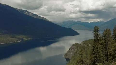 General view of Slocan Lake. Vídeos de archivo 282123665