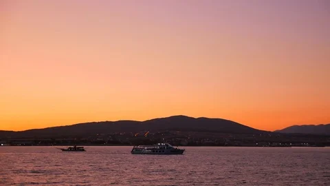 General view of the sunset over the sea with a ship Video stock 128648185