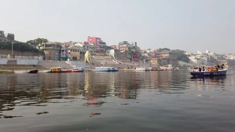 General view of Varanasi Ghats from River Ganges Vídeos de archivo 116547015