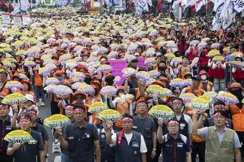 General workers strike calling for guarantee of basic labor rights in Seoul, Rep Stock Photos