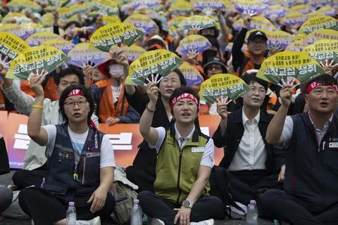General workers strike calling for guarantee of basic labor rights in Seoul, Rep Stock Photos