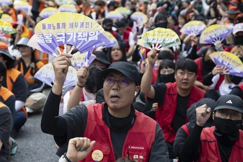 General workers strike calling for guarantee of basic labor rights in Seoul, Rep Stock Photos