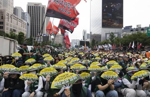General workers strike calling for guarantee of basic labor rights in Seoul, Rep Stock Photos