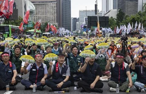 General workers strike calling for guarantee of basic labor rights in Seoul, Rep Stock Photos