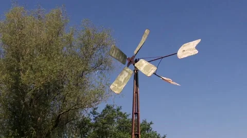 Generating Power Off grid, Handheld Footage. Vídeo Stock 132993566