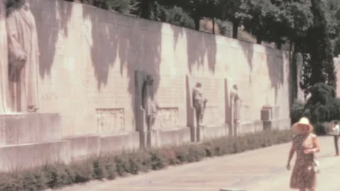 Geneva - 1964: The four statues at center of Reformation Wall Parc des Bastions Stockbeeldmateriaal 199086806