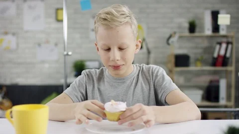 Genius boy wonder hacks system at cyberspace. Cute kid young programmer Vidéo 105071922