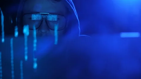 Genius cyber security manager taking overhours work to protect server. 库存影片 95260716