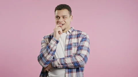 Genius man having idea eureka moment, pointing finger up on pink. Solution. 動画素材 280395655