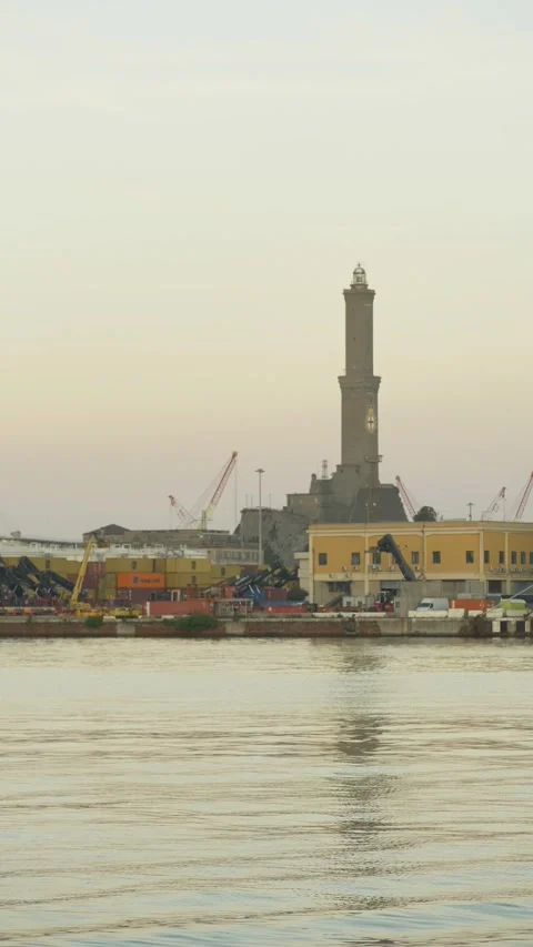 Genoa lighthouse Lanterna reflection on water, vertical shot, Italy 動画素材 335634682