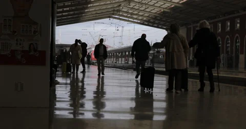 Gens gare Stock Footage 230871007
