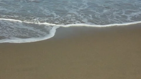 Gentle Beach Waves Видео 10901413
