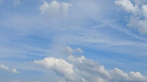 Gentle Clouds Drifting Across a Bright Blue Sky 스톡 사진