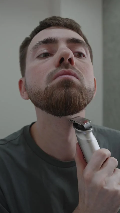 Gentle grooming process. Man carefully cleanses his chin 스톡 동영상 333332153