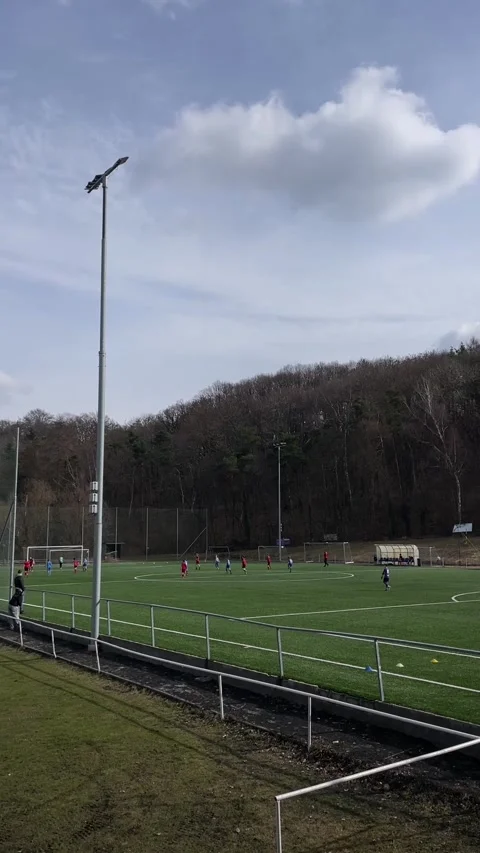 Gentle handheld view of grassy field during practice session Stockbeeldmateriaal 347326264
