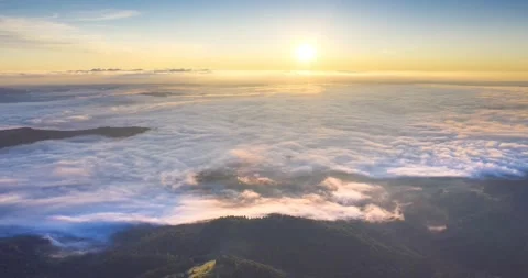 Gentle misty mountains  timelapse. 動画素材 170757445