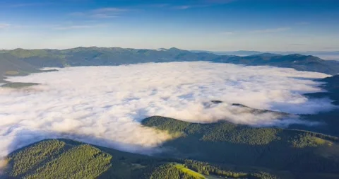 Gentle misty mountains  timelapse. Vídeos de archivo 170757514