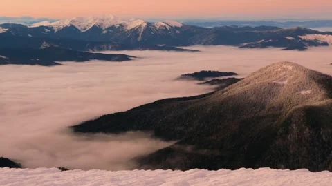 Gentle misty mountains  timelapse. Stock Footage 170786091