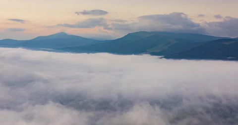 Gentle misty mountains  timelapse. Stock Footage 171470414