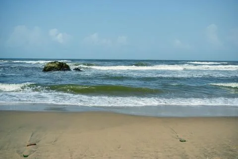 Gentle Ocean Waves Rolling Over Soft Sand on a Peaceful Beach Фото