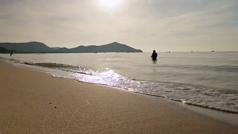 Gentle sunset waves on sand beach holiday Vidéo 164728254