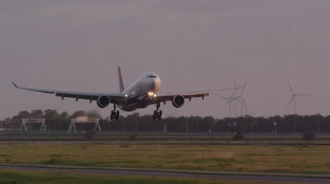 Gentle touch down of airplane in the early morning Stock Footage 40192394