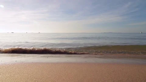 Gentle waves on beach Stockbeeldmateriaal 164728611