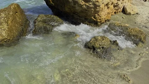 Gentle Waves Flowing Between Rocks On Rocky Shore 스톡 동영상 345242820