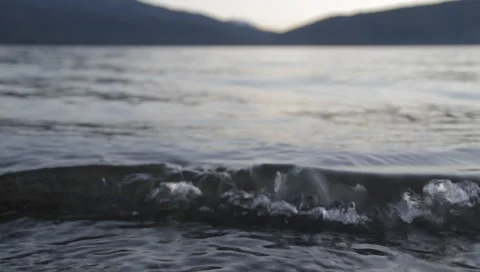 Gentle Waves at the Lake Vídeos de archivo 1183927
