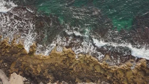 Gentle waves lapping against rocks at the shore 스톡 동영상 312269100