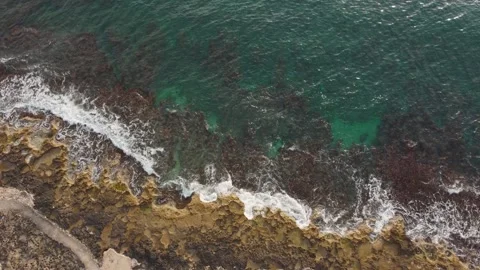 Gentle waves lapping against rocks at the shore 스톡 동영상 312269120