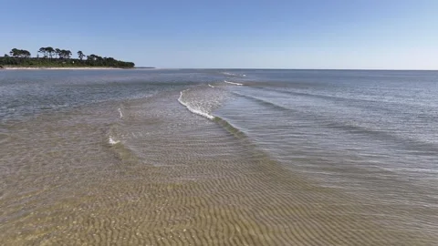 Gentle waves over sand bar on Chesapeake Bay Virginia Eastern Shore 스톡 동영상 280447719