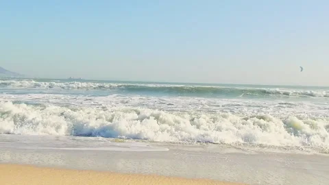 Gentle waves with Table Mountain in the background Stock Footage 132427495