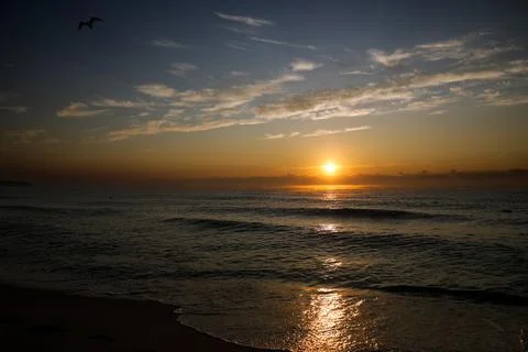 Gentle waves while the sun is rising over the Black Sea in the Obzor resort i Foto stock