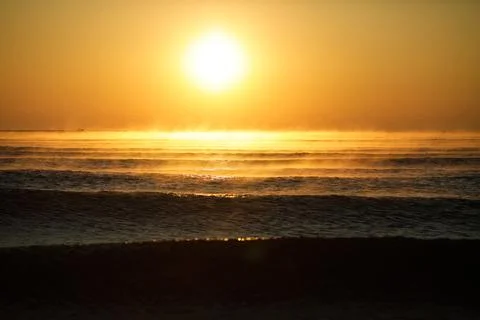 Gentle waves while the sun is rising over the Black Sea in the Obzor resort i Foto stock