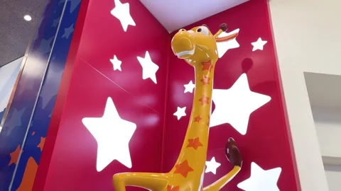 Geoffrey the Giraffe Statue Pan Up Stock Footage 246984091
